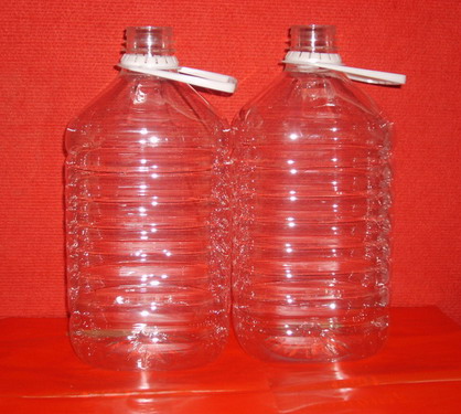 5L塑料瓶 塑料制品;青岛塑料制品;挤塑、吹塑、注塑、吸; 青岛广顺塑料制品有限公司