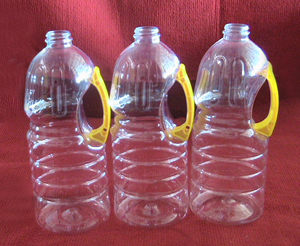 1.8L塑料瓶 塑料制品;青岛塑料制品;挤塑、吹塑、注塑、吸; 青岛广顺塑料制品有限公司