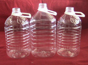 4l 、5L塑料瓶 塑料制品;青岛塑料制品;挤塑、吹塑、注塑、吸; 青岛广顺塑料制品有限公司