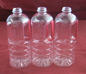 1L塑料瓶 塑料制品;青岛塑料制品;挤塑、吹塑、注塑、吸; 青岛广顺塑料制品有限公司